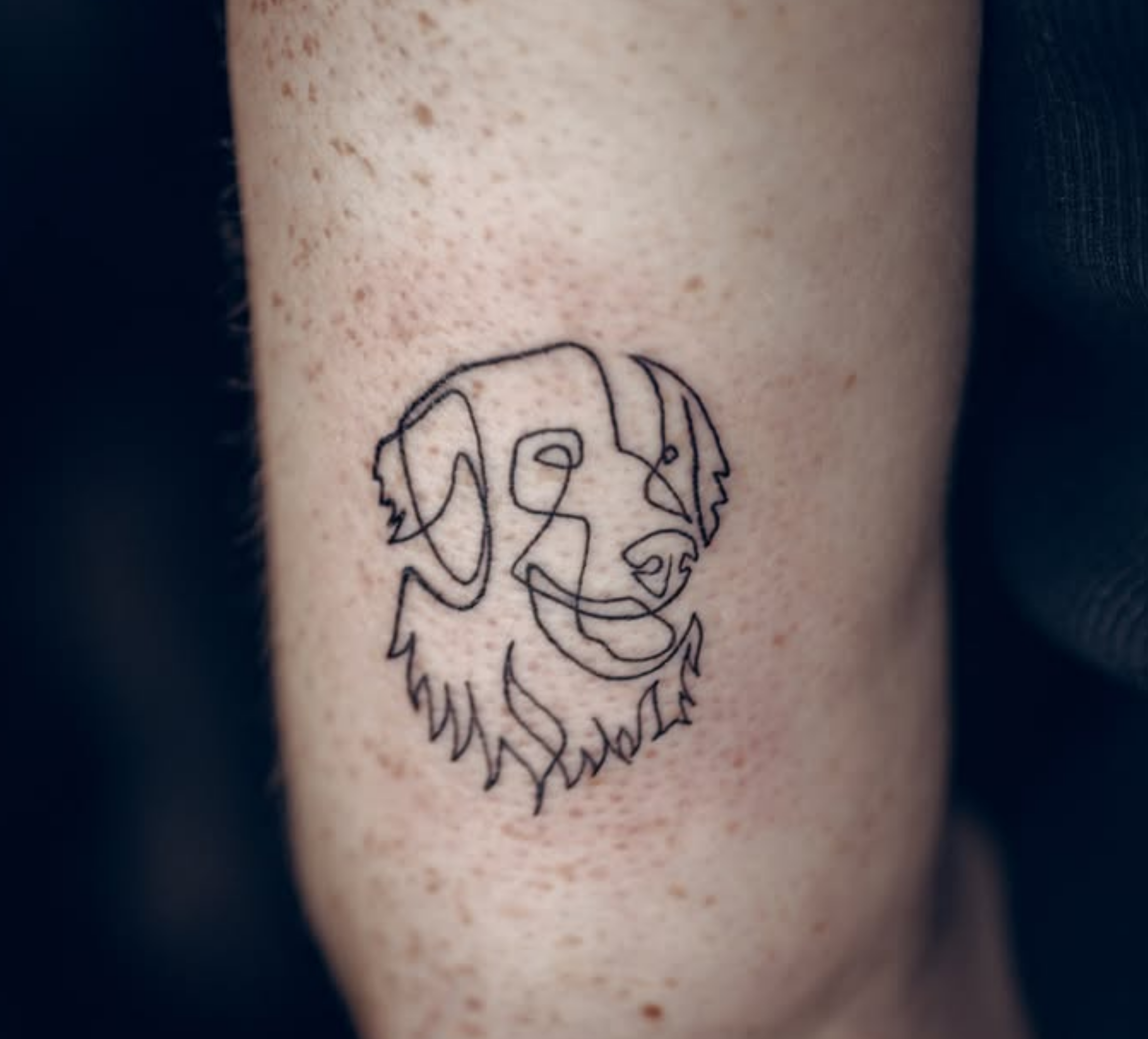 Ariana Grande fine line tattoo